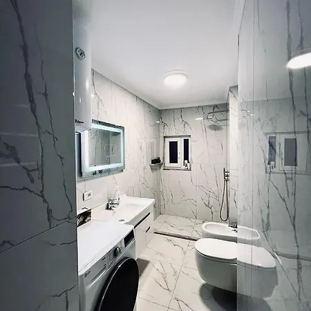 Gisi's Bazaars 公寓 地拉那